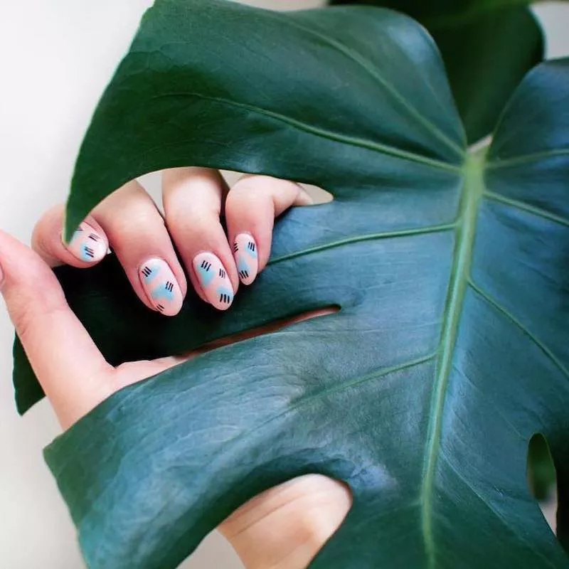 Almond-shaped nails with etched line manicure